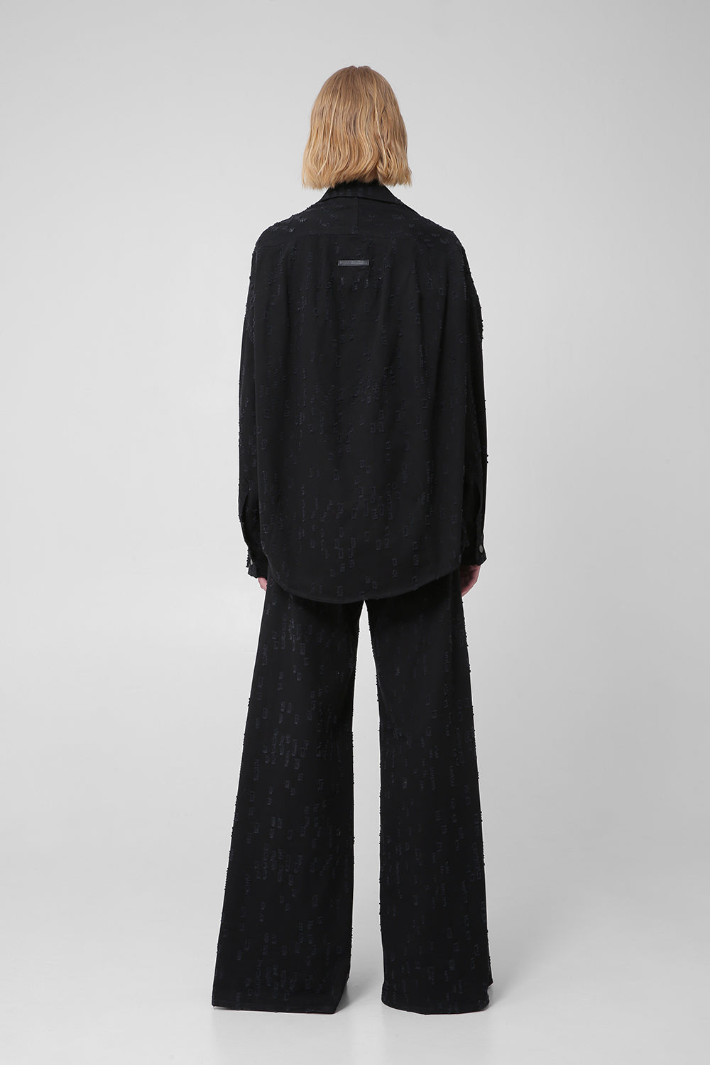 Denim shirt without pockets
