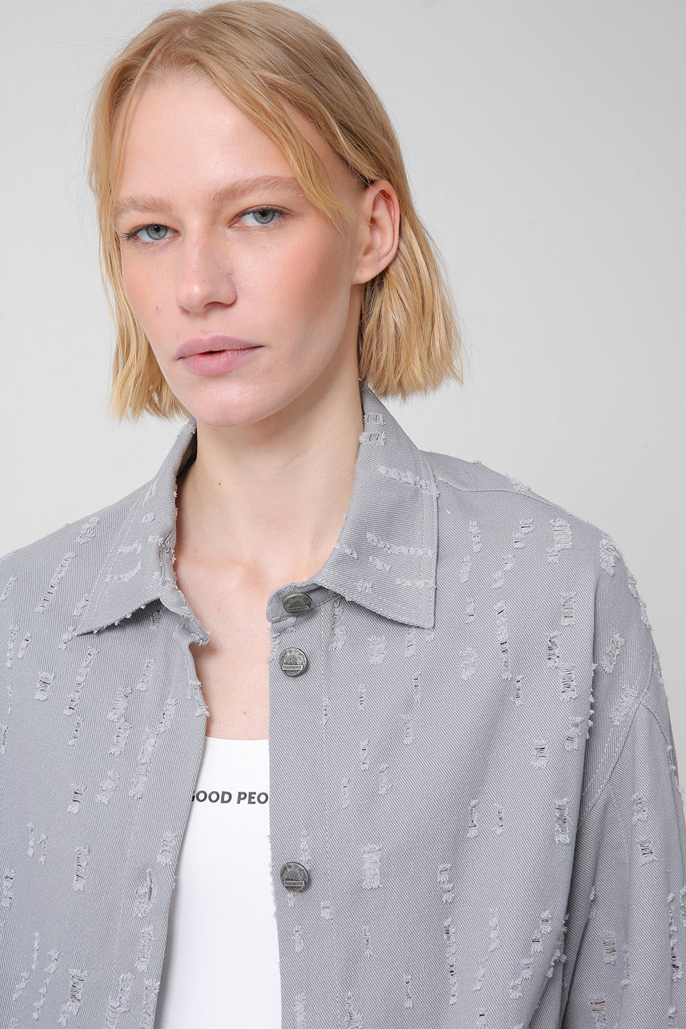Denim shirt without pockets