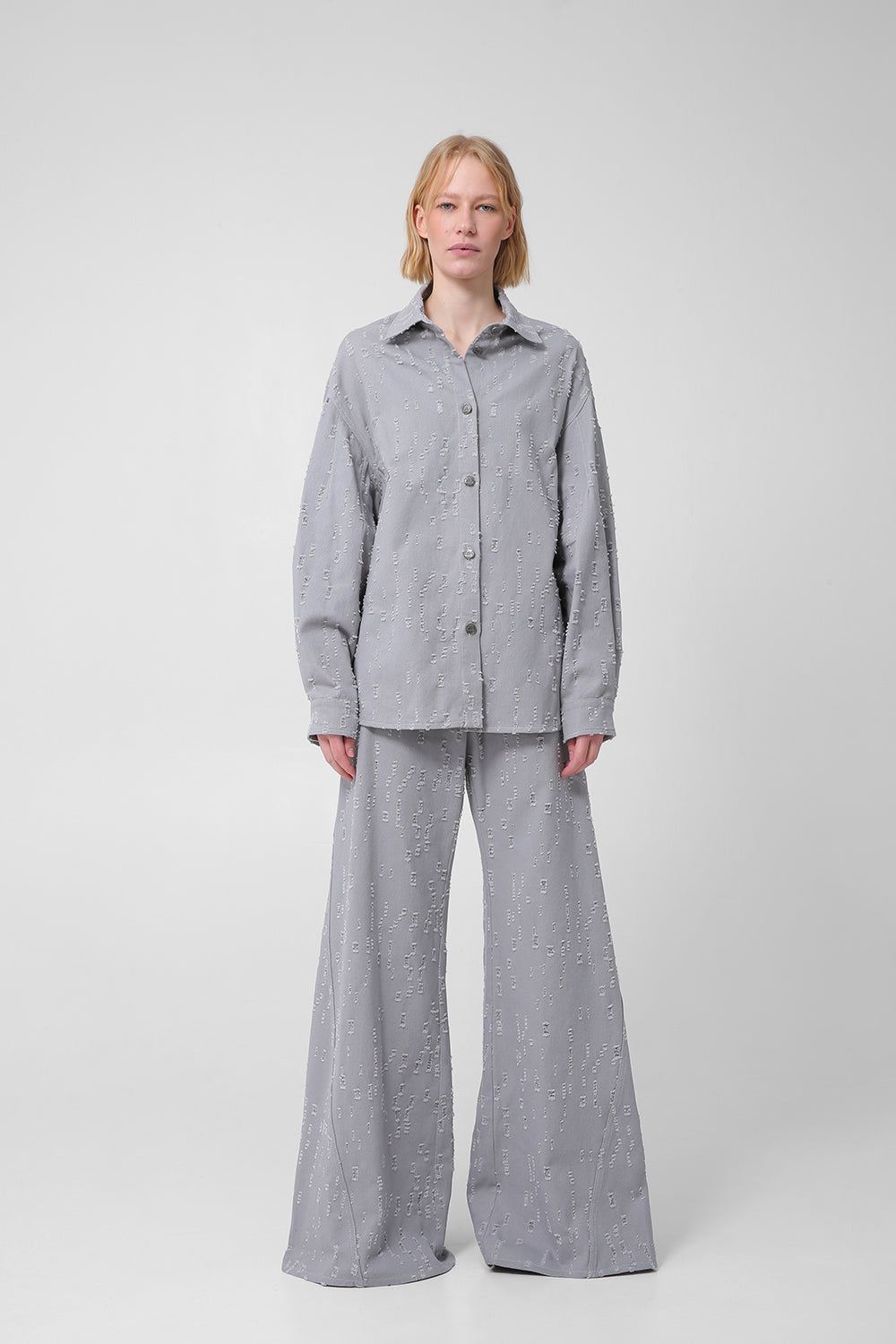 Denim shirt without pockets
